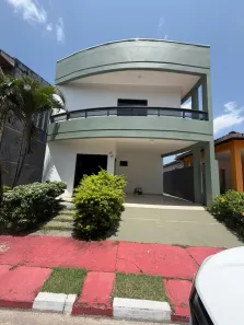 Casa com 4 Quartos para alugar, 280m² no Quarenta Horas (Coqueiro), Ananindeua