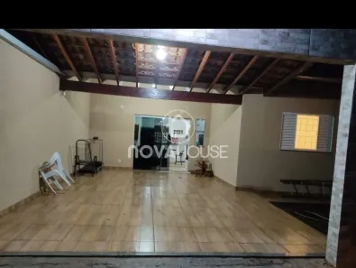 Casa com 2 Quartos à venda, 87m² no Jardim Jatobá, Campo Grande