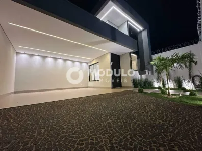 Casa com 3 Quartos à venda, 202m² no Novo Mundo, Uberlândia
