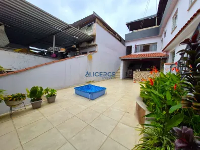 Casa com 3 Quartos à venda, 220m² no Centenário, Juiz de Fora