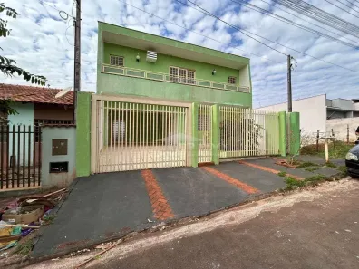 Sobrado com 3 Quartos à venda, 250m² no Prefeito Mario de Menezes, Ibiporã
