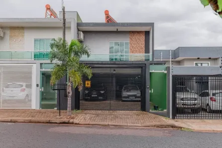 Sobrado com 3 Quartos à venda, 180m² no Parque Verde, Cascavel