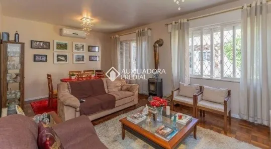 Casa com 4 Quartos à venda, 220m² no Passo da Areia, Porto Alegre