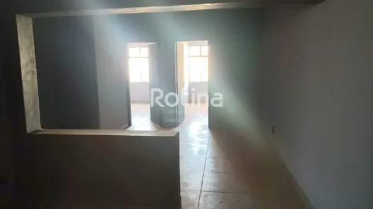 Apartamento com 2 Quartos para alugar, 60m² no Osvaldo Rezende, Uberlândia