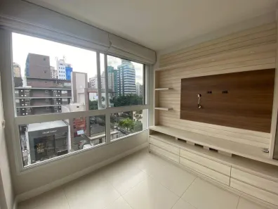 Apartamento com 2 Quartos para alugar, 67m² no Centro, Florianópolis