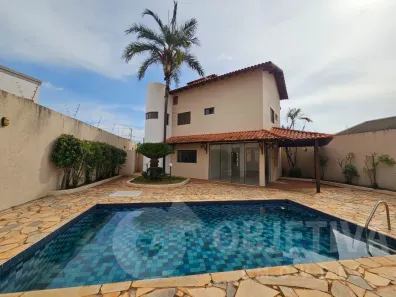 Casa com 3 Quartos para alugar, 300m² no Jardim Karaíba, Uberlândia