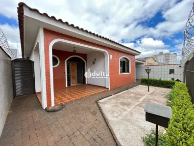 Casa com 5 Quartos à venda, 250m² no Nossa Senhora Aparecida, Uberlândia
