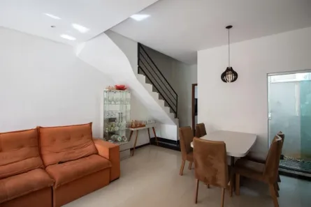Casa com 3 Quartos à venda, 180m² no Cabral, Contagem