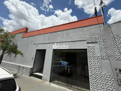 Ponto Comercial para alugar, 450m² no Centro, Uberlândia