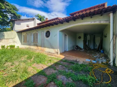 Casa com 3 Quartos à venda, 374m² no Petrópolis, Londrina
