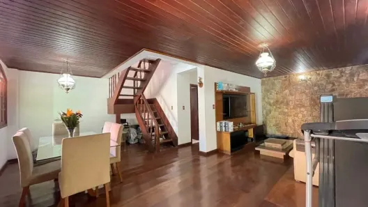 Casa com 4 Quartos à venda, 179m² no Valparaíso, Petrópolis