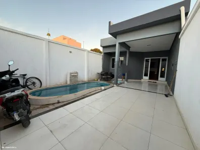 Casa com 3 Quartos para alugar, 120m² no , Guanambi