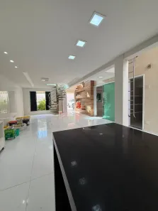 Casa com 4 Quartos para alugar, 200m² no Quintas do Calhau, São Luís