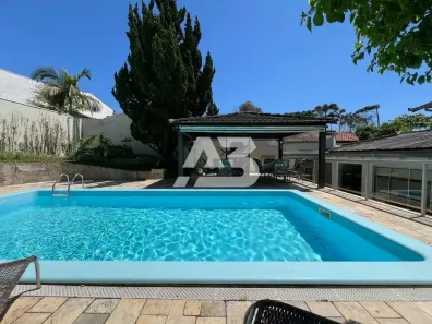 Casa com 3 Quartos para alugar, 197m² no Bacacheri, Curitiba