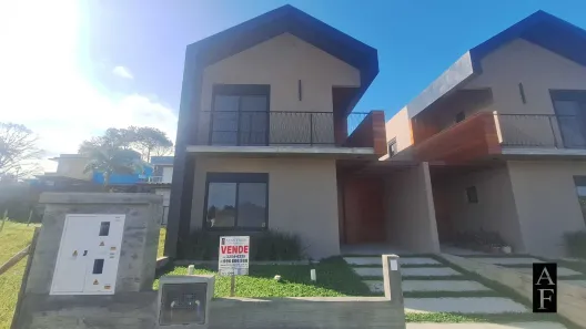 Sobrado com 3 Quartos à venda, 148m² no Ambrósio, Garopaba