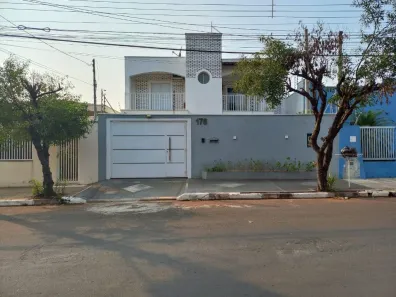 Sobrado com 4 Quartos à venda, 289m² no Centro, Cosmópolis