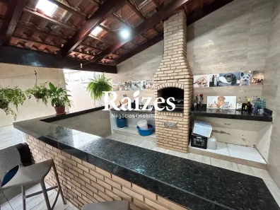 Casa com 3 Quartos à venda, 180m² no Jardim Patrícia, Uberlândia