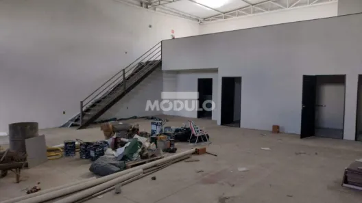 Galpão/Depósito/Armazém para alugar, 204m² no Novo Mundo, Uberlândia