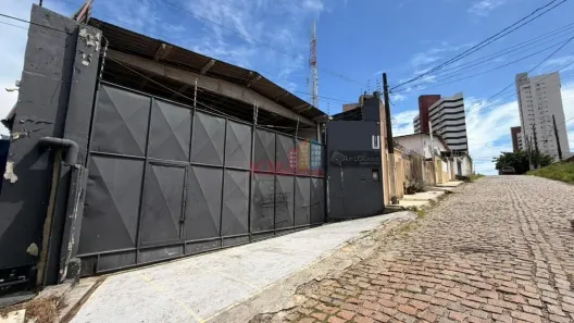 Ponto Comercial para alugar, 360m² no Candelária, Natal