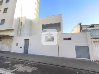 Prédio Comercial para alugar, 324m² no Brasil, Uberlândia