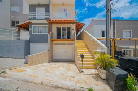 Sobrado com 3 Quartos à venda, 285m² no Jardim Rio das Pedras, Cotia