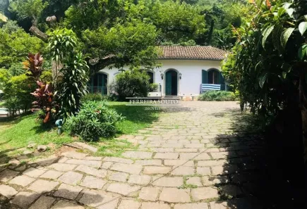 Casa com 4 Quartos para venda ou aluguel, 400m² no Quarteirão Brasileiro, Petrópolis