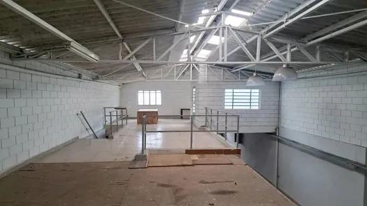 Galpão/Depósito/Armazém para venda ou aluguel, 351m² no Vila Liviero, São Paulo