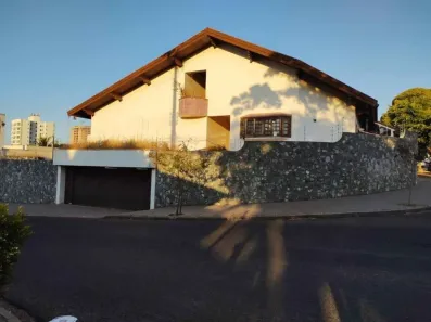 Casa com 3 Quartos para alugar, 658m² no Vila Aeroporto Bauru, Bauru
