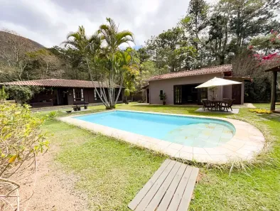 Casa com 3 Quartos para alugar, 300m² no Araras, Petrópolis