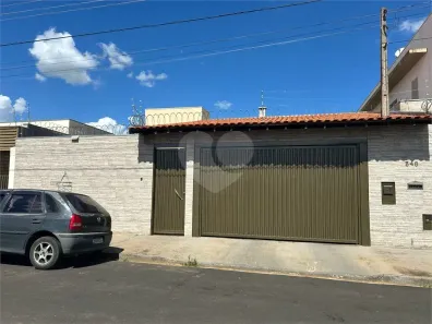 Casa com 3 Quartos à venda, 250m² no Jardim de Cresci, São Carlos