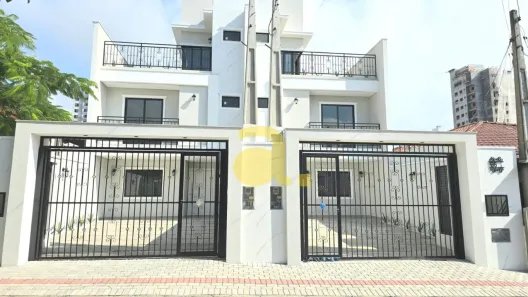 Sobrado com 3 Quartos à venda, 205m² no Armação, Penha
