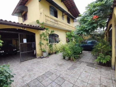 Sobrado com 4 Quartos à venda, 196m² no Caiçara, Praia Grande