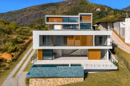 Casa de Condomínio com 4 Quartos à venda, 380m² no Nogueira, Petrópolis