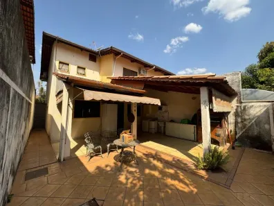 Sobrado com 4 Quartos à venda, 128m² no Jardim Vitória, Goiânia