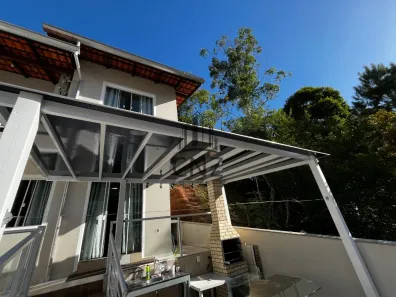 Sobrado com 3 Quartos para venda ou aluguel, 107m² no Azambuja, Brusque