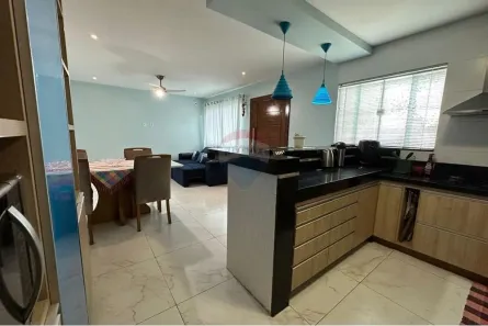 Casa de Condomínio com 3 Quartos para alugar, 100m² no São Mateus, São Pedro da Aldeia