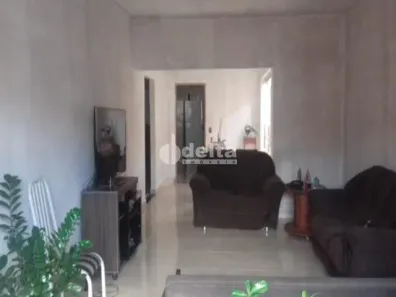 Casa com 3 Quartos à venda, 240m² no Jardim das Palmeiras, Uberlândia