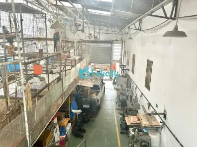 Galpão/Depósito/Armazém com 3 Quartos à venda, 370m² no Vila Anastácio, São Paulo