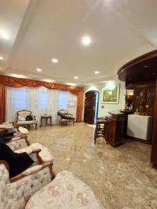 Sobrado com 4 Quartos à venda, 297m² no Vila Scarpelli, Santo André