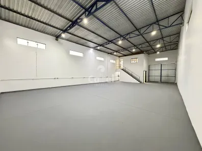 Galpão/Depósito/Armazém com 1 Quarto para alugar, 210m² no Hauer, Curitiba