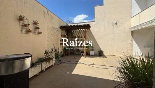 Casa com 3 Quartos à venda, 380m² no Jardim das Palmeiras, Uberlândia