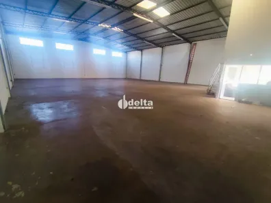 Ponto Comercial para alugar, 560m² no Nossa Senhora das Graças, Uberlândia