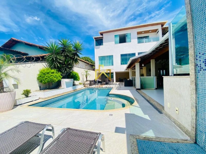 Casa com 4 quartos — Santa Mônica, Belo Horizonte
