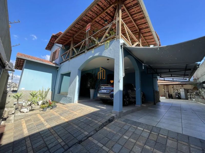 Casa com 3 quartos — Glória, Belo Horizonte