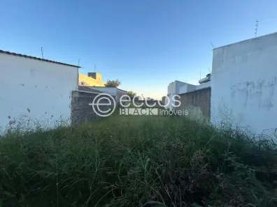 Lote/Terreno à venda, 850m² no Marta Helena, Uberlândia