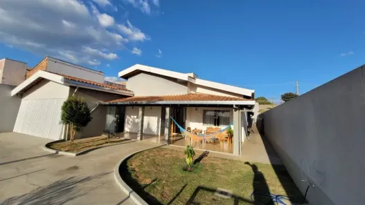 Casa com 3 Quartos para alugar, 400m² no Jardim Colibri, Marília