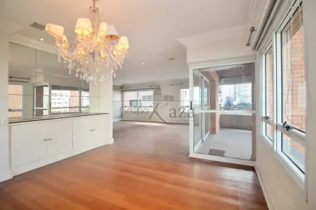 Apartamento com 3 Quartos à venda, 240m² no Vila Uberabinha, São Paulo