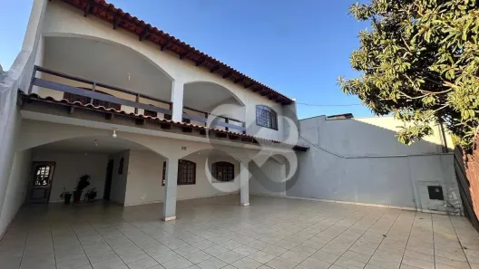 Sobrado com 4 Quartos à venda, 370m² no Pacaembu, Londrina