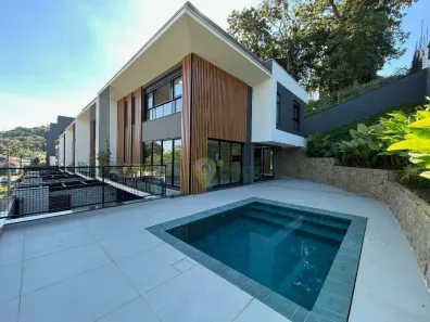 Casa com 3 Quartos à venda, 298m² no América, Joinville