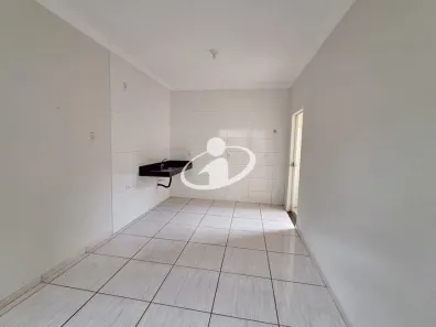 Casa com 2 Quartos para alugar, 50m² no Shopping Park, Uberlândia